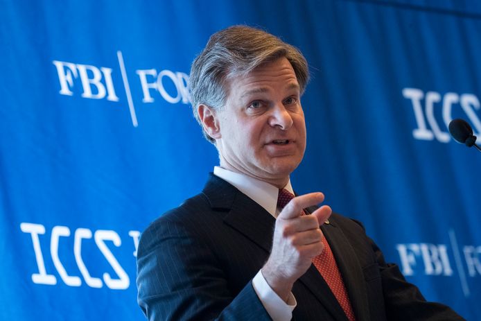 FBI-directeur Christopher Wray tijdens een toespraak op de Internationale Conferentie voor Cyberveiligheid in New York.