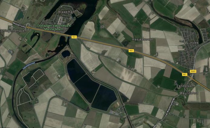Spaarbekkens van Evides in het Braakmangebied bij Hoek.