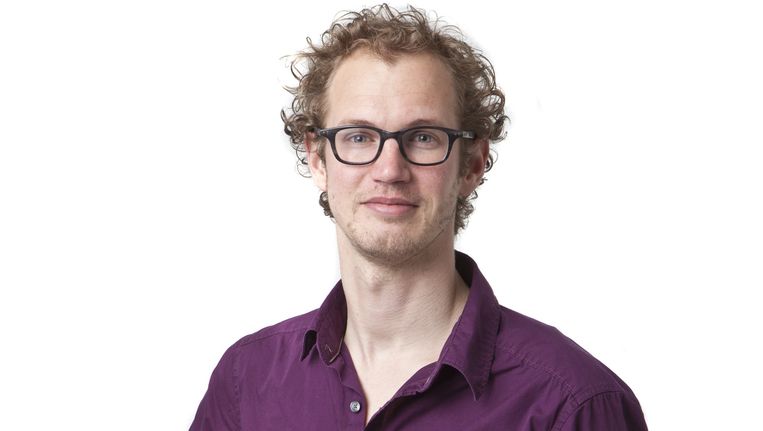 Johan Goossens: docent, cabaretier en columnist bij Het Parool Beeld Floris Lok