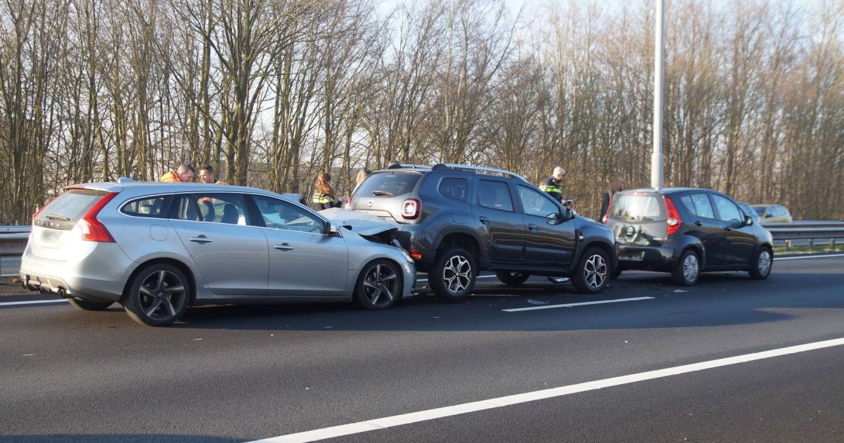 Geen gewonden bij kettingbotsing op A59 bij Drunen.