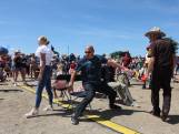 Dansen en heel snel zitten: wereldrecordpoging stoelendans in Hoek van Holland