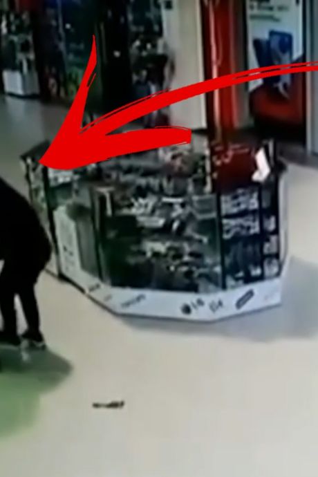 Ils volent un distributeur automatique de billets dans un centre commercial en Russie