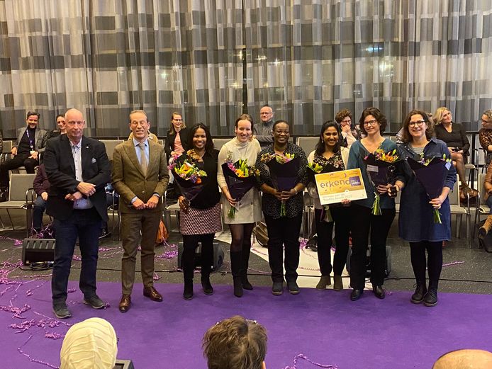 Het team van PAAZ wint de TopASz Award.
