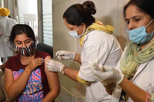 India probeert meer vaart te zetten achter zijn vaccinatiecampagne.