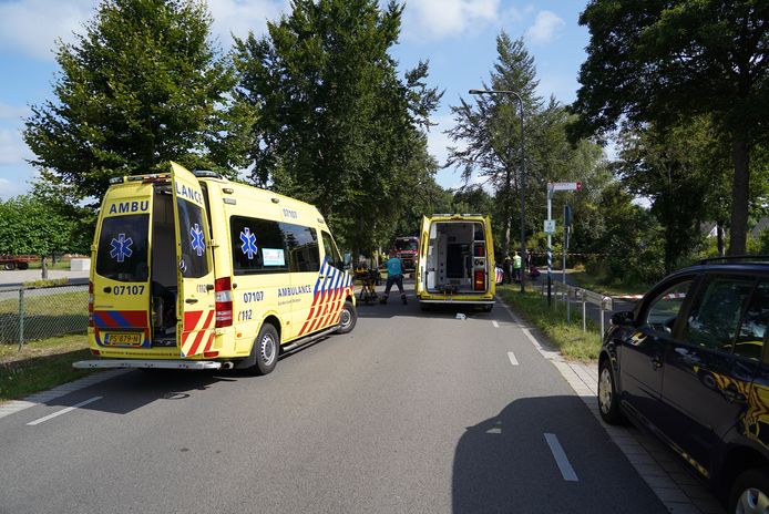 Ambulances op de plek van het ongeluk in Laag-Soeren.