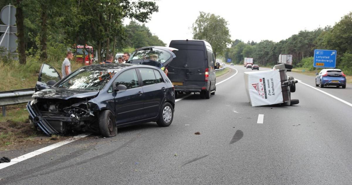 Rijbaan A28 dicht na ongeval, file van een uur tussen Elspeet en Harderwijk.