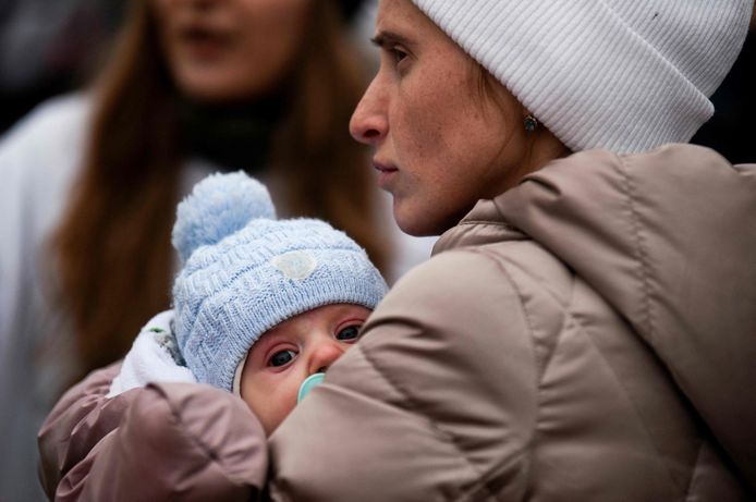 Een Oekraïense vluchtelinge met haar twee maanden oude baby.