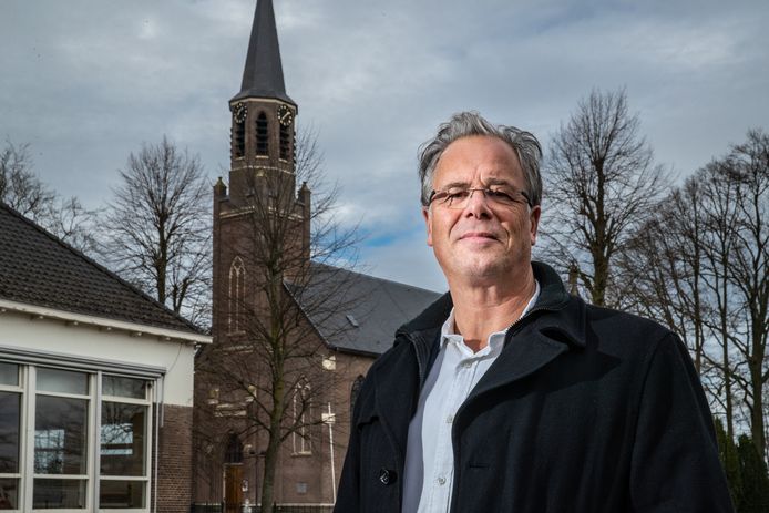 Gebiedsontwikkelaar Alex Sievers werkt aan een dorpsagenda voor de Boskamp waarin plannen samenkomen voor de leegkomende scholen, de kerk en wensen van de bewoners.