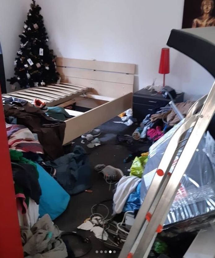 In de woning was het een zooitje.