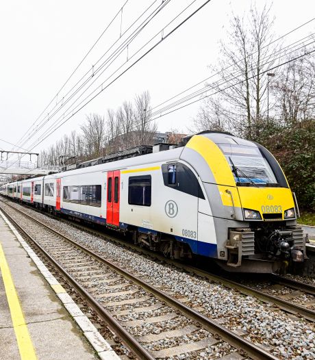 Les 130 passagers d'un train évacués après une collision avec une voiture à Deinze