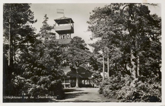 Zo zag de Sterrenberg er in de vorige eeuw uit, een pannenkoekenrestaurant met uitkijktoren, sprookjesbos en midgetgolfbaan. Inmiddels i het een woongebied geworden.
