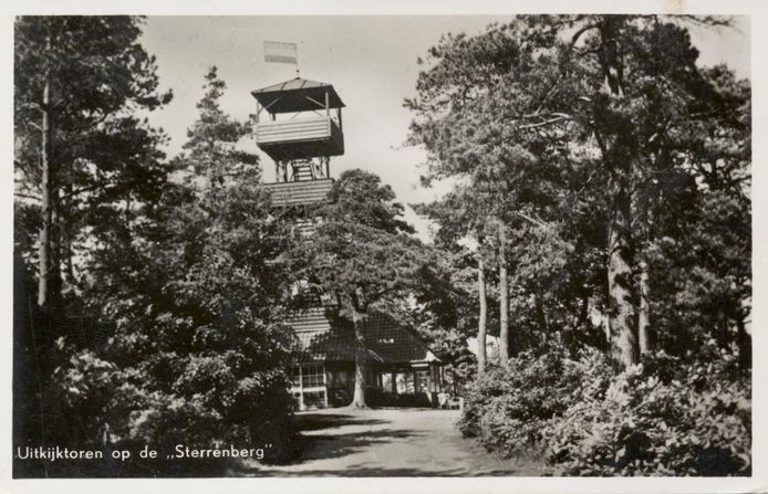 Beeld van de uitkijktoren zoals die tot 2007 op de Sterrenberg in Beek stond.