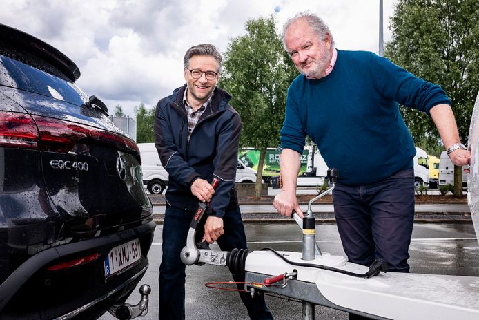 GETEST. Hoe gemakkelijk kan je elektrische auto een caravan trekken naar Frankrijk? “Eerste probleem: een vinden er eentje van 1.600 kilo mag | Brecht Vanhaelewyn | hln.be