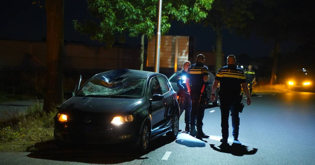 Man op Solex zwaargewond na aanrijding met auto in Lunteren: traumahelikopter opgeroepen.