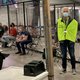 ‘Als alle stoelen bezet zijn, staan een moeder en dochter al na enkele minuten op. ‘Waaj gon ni blijve. Waaj voele niks’’
