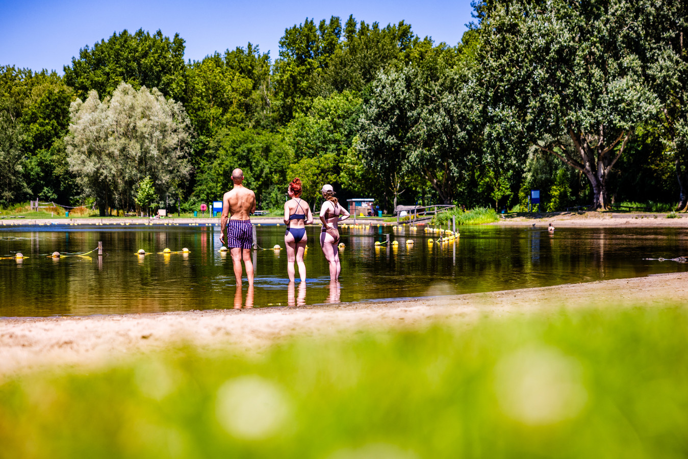 Zwemplas Merwelanden moet snel weer schoon zijn, de grote vraag is