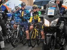 Reutumse renner Lars Boven heeft bij zijn debuut in Olympia’s Tour te maken met extreme omstandigheden: ‘Dit is een goede leerschool’