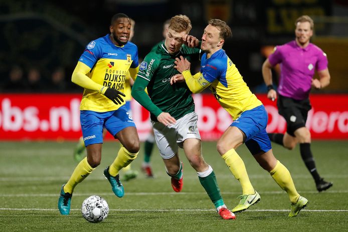 Een duel bij Cambuur - Fortuna Sittard.