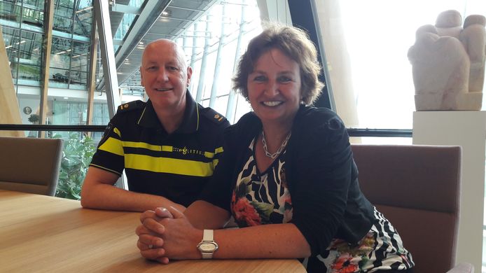 John Nieumeijer en Liesbeth Spies hebben reden tot vreugde om de misdaadcijfers.