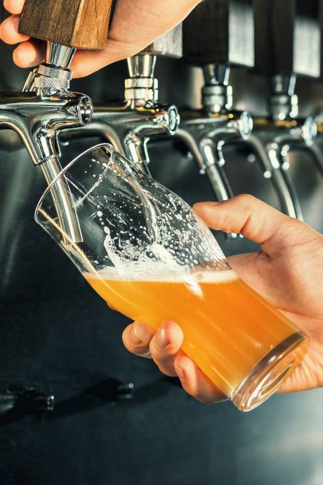 120 heures derrière le comptoir: un barman belge bat le record du monde 