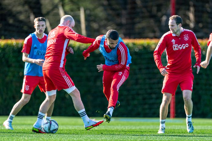 Het trainingskamp van Ajax in Portugal werd voortijdig beëindigd.