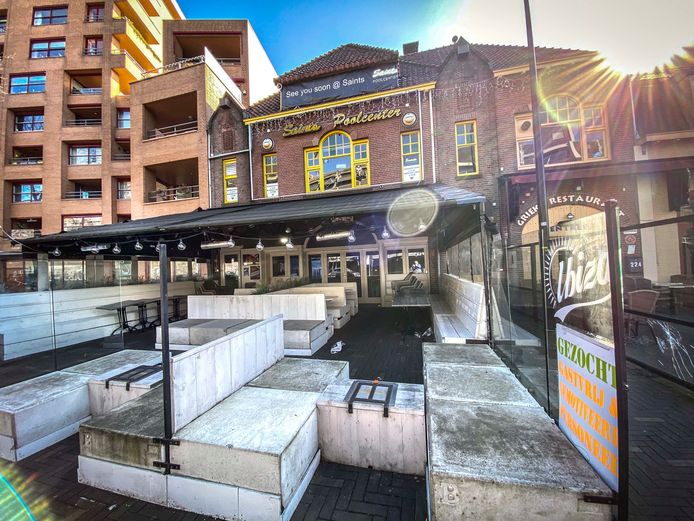 Lege terrassen in Tilburg. Het coronavirus raakt de horecasector hard.