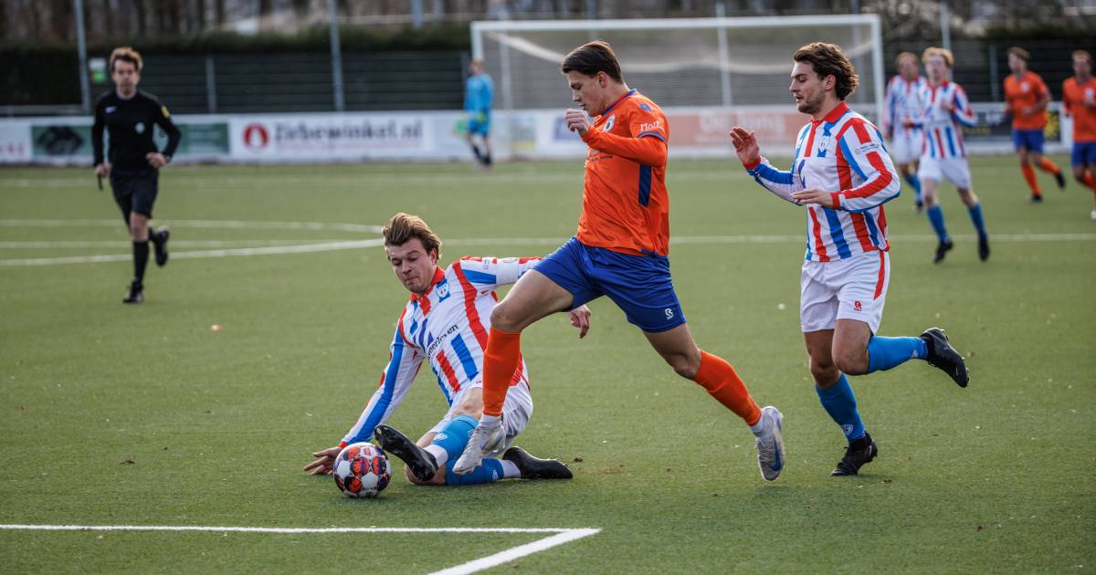 Roosendaal-Gastel gestaakt: scheidsrechter krijgt bal tegen zijn hoofd en kan niet verder