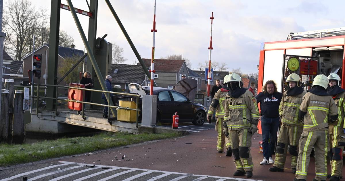 Twee personen naar ziekenhuis na ongeval in Geerdijk.