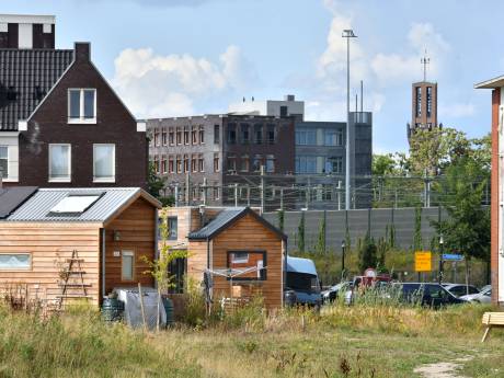 Wim Hietbrink bouwt zijn eigen kleine huisje: ‘Klein wonen, rijk leven is ons motto’
