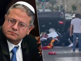 Israëlische minister (47) raakt gewond bij auto-ongeval, beelden tonen hoe wagen op dak ligt 