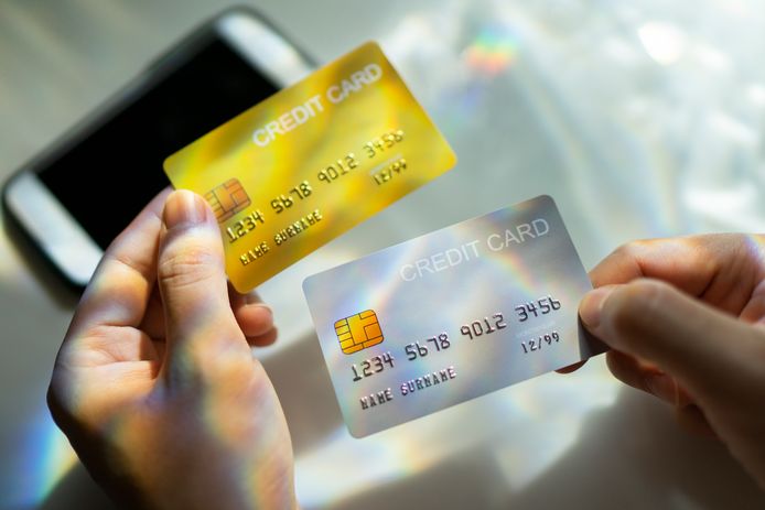 Kredietkaarten met ‘gold’, ‘platinum’ of ‘premium’ in de naam bieden doorgaans vrij uitgebreide dekkingen, die een bijkomende reisverzekering mogelijk(!) overbodig maken.