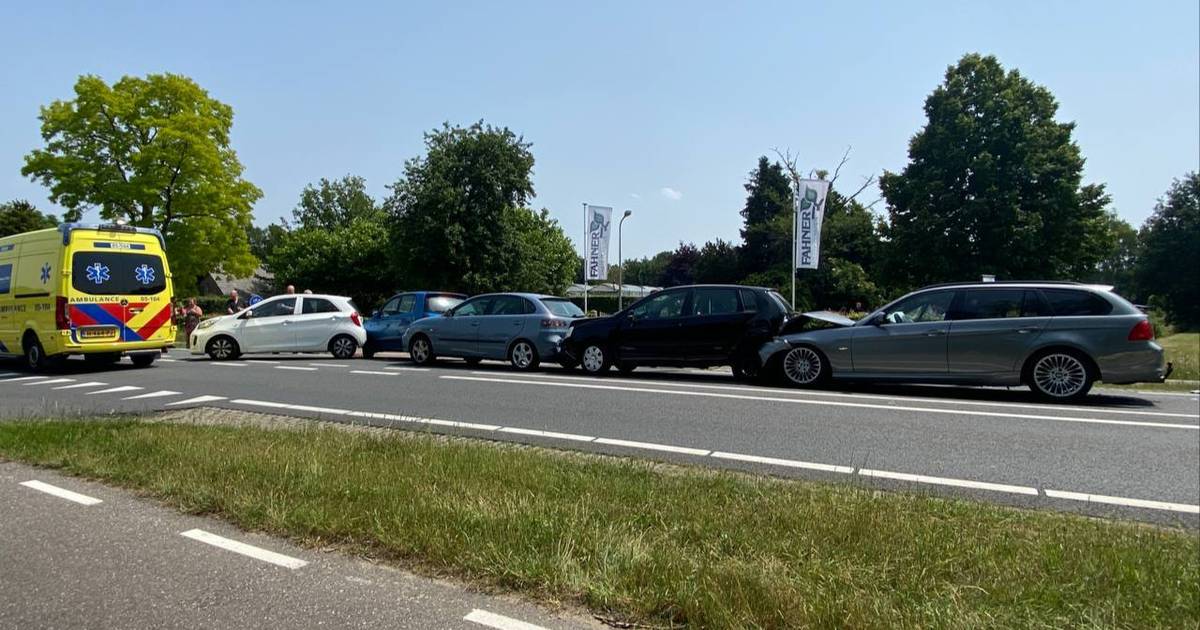 Kettingbotsing op de Hengelosestraat, meerdere gewonden.