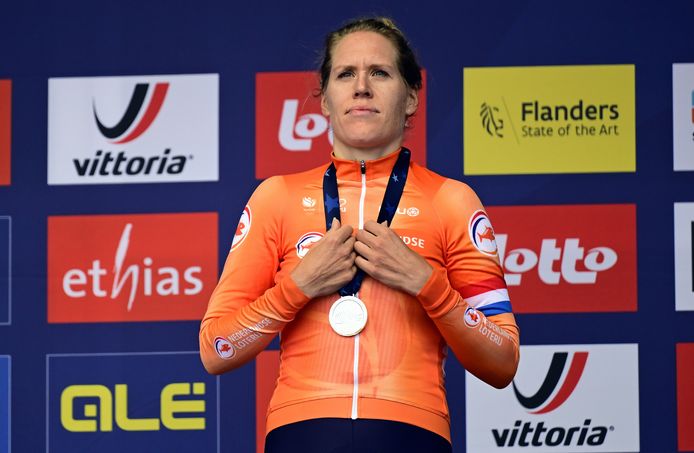 Ellen van Dijk takes first leader's jersey and wins with her team Lidl-Trek the opening time trial at La Vuelta Femenina