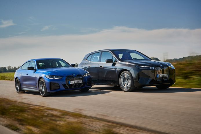 De i4 M50 (links) biedt alles wat de sportieve BMW-rijder wenst. De luxe iX (rechts) is BMW’s nieuwe technologische vlaggenschip.