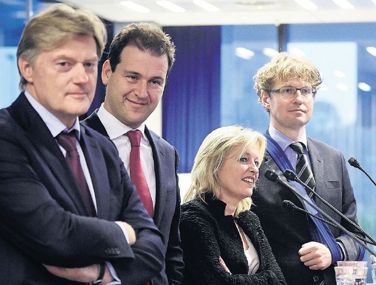 Staatssecretaris Van Rijn, ministers Asscher en Bussemaker en staatssecretaris Dekker (vlnr). Beeld Phil Nijhuis