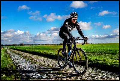 Tape, vering en extra stuurlint: in Parijs-Roubaix is alles anders