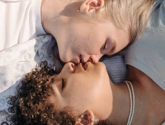 Het bepaalt wie we daten, hoe gezond we zijn en hoe goed ons seksleven is: 7 inzichten over kussen