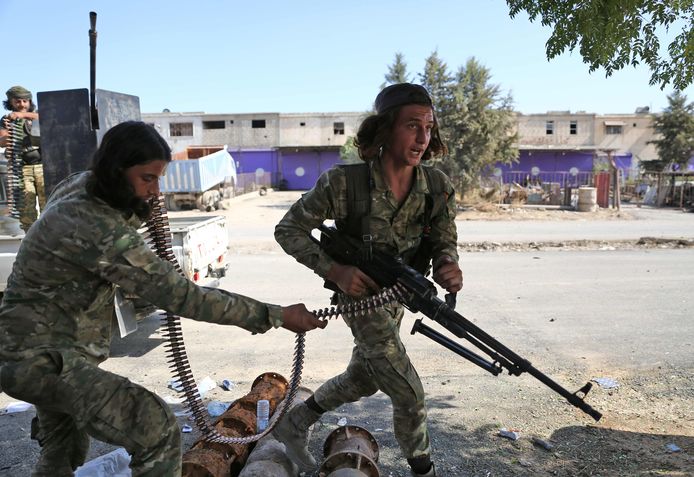 Door Turkije gesteunde strijdkrachten in de grensstad Ras al-Ain.