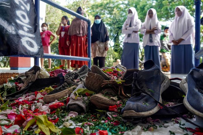 De trieste sporen van de ramp: schoenen van slachtoffers die zijn achtergebleven.