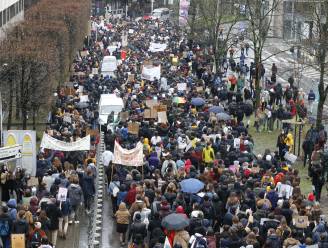 Immense opkomst voor tweede “spijbelen voor het klimaat”: 12.500 jongeren wandelen protestmars door Brussel