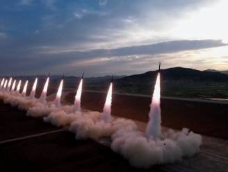 KIJK. Noord-Korea rolt met spierballen en schiet 18 raketten met nucleaire capaciteit tegelijk af