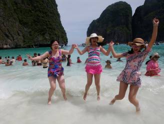 Bekendste strand van Thailand heeft zélf vakantie nodig: toeristen vier maanden lang niet welkom in Maya Bay