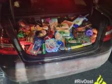 Dieven dirigeren bomvolle winkelkarretjes met voor 2200 euro aan boodschappen uit Nijmeegse super