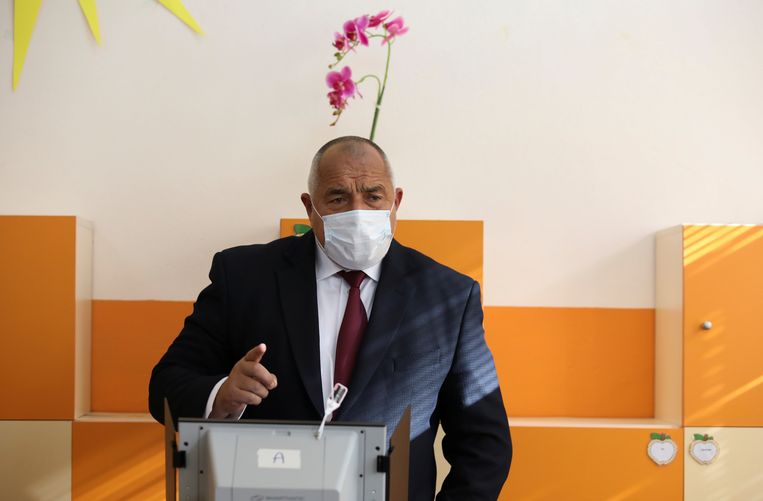 De Bulgaarise premier Bojko Borisov bracht zondag zijn stem uit  Beeld REUTERS