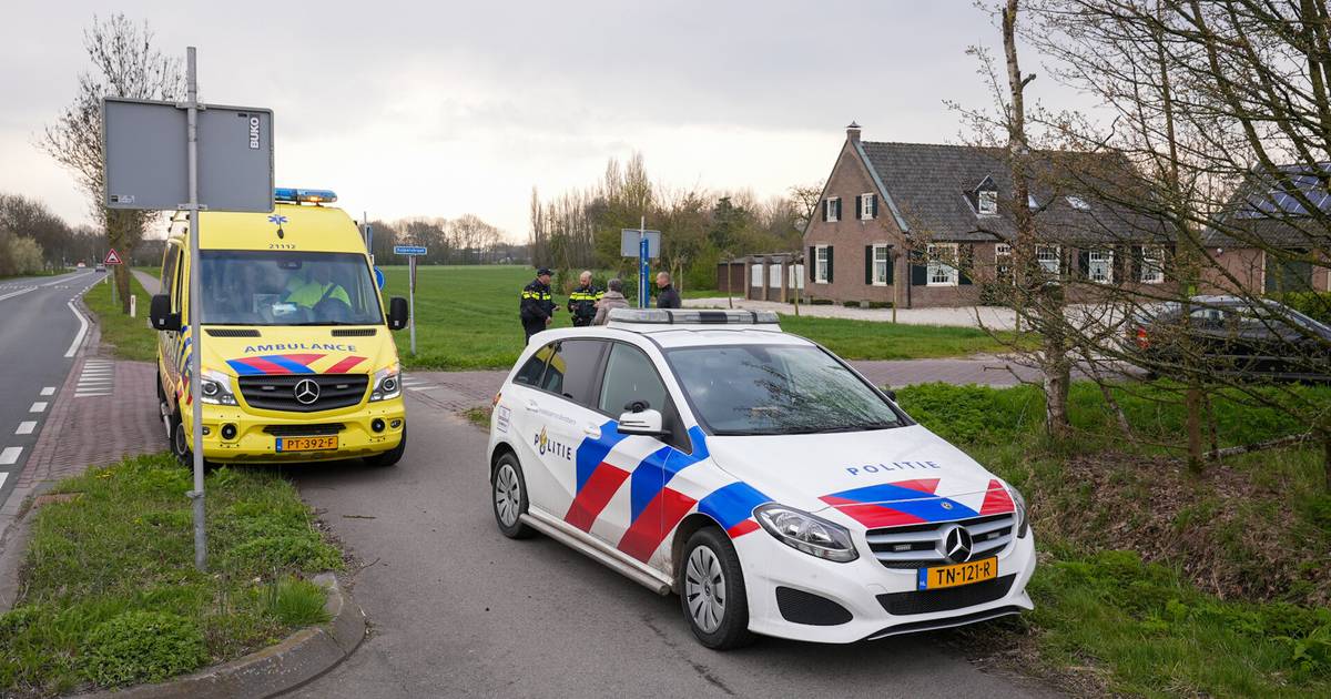 Fietser gewond na botsing met auto in Ravenstein.