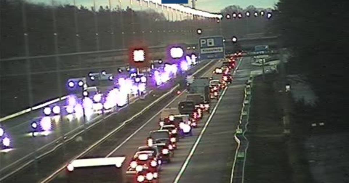 Flinke file door ongeluk met vier autos op A58 bij Best, verkeer richting Eindhoven moet omrijden.