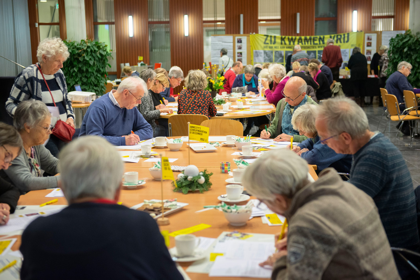 Apeldoornse werkgroep amnesty international viert 50 jarig bestaan en