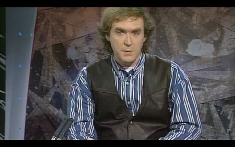 Michel Wuyts in 1994. ‘Ik hou nog altijd consequent mijn steekkaarten bij, ik laat dat niet los.’   Beeld VRT