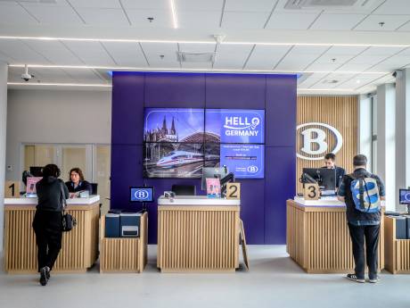 Loketten in het stationsgebouw van Brugge zijn definitief gesloten, tickets koop je nu in ‘travel center’