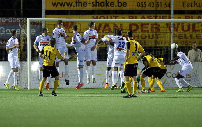 Gertjan Martens scoorde twee keer tegen Westerlo, hier op vrijschop.